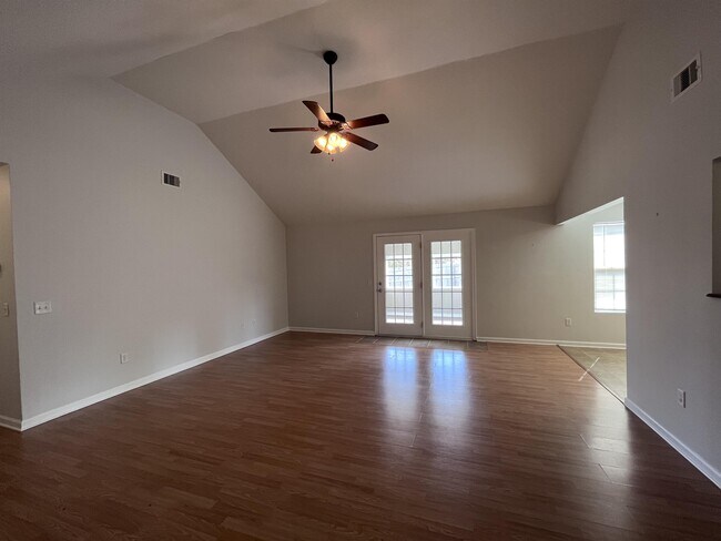 Building Photo - 206 N Bridgeport Dr