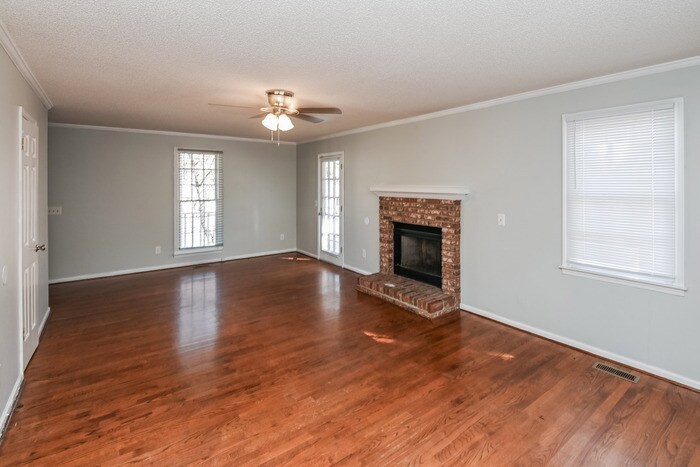 Building Photo - 225 Mockingbird Dr