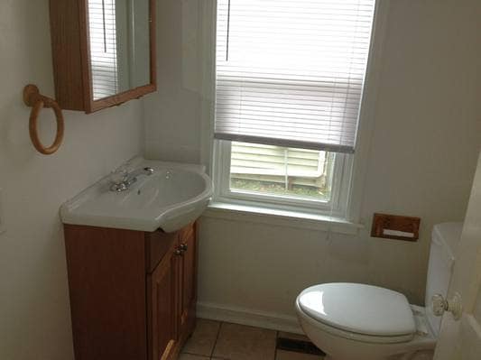 Building Photo - Cute 1 Bedroom House