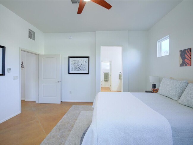 Building Photo - 10570 E Eleanor Maldonado Pl
