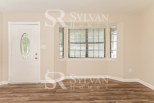 Building Photo - Come and view this 3 bedroom, 2.5 bathroom home