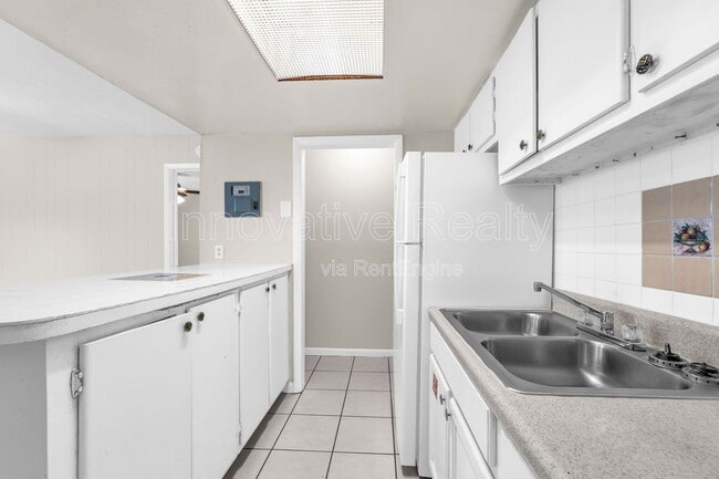 Building Photo - 5111 Curry Ford Rd