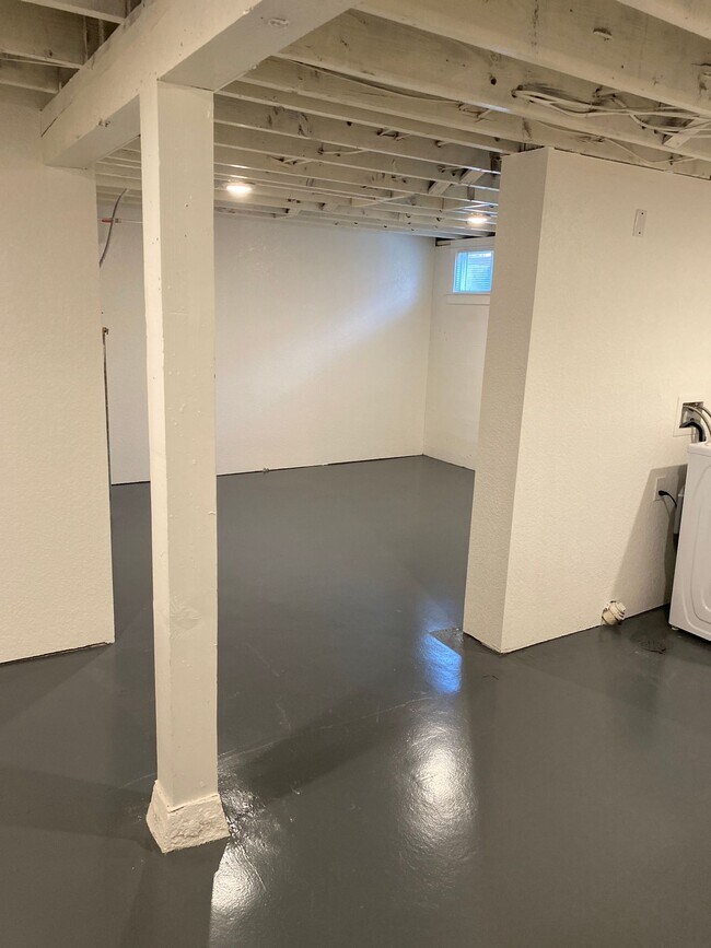 Building Photo - Modern Vintage Alberta Arts  1250sqft 1BR-...