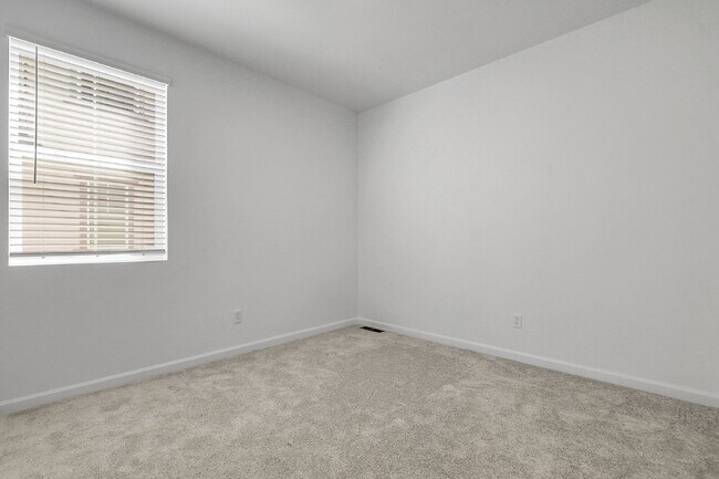 Building Photo - $2,995, 3-bed, 2.5-bath located in Castle ...