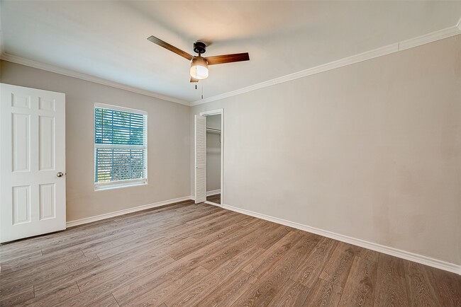 Building Photo - 5831 Annunciation St