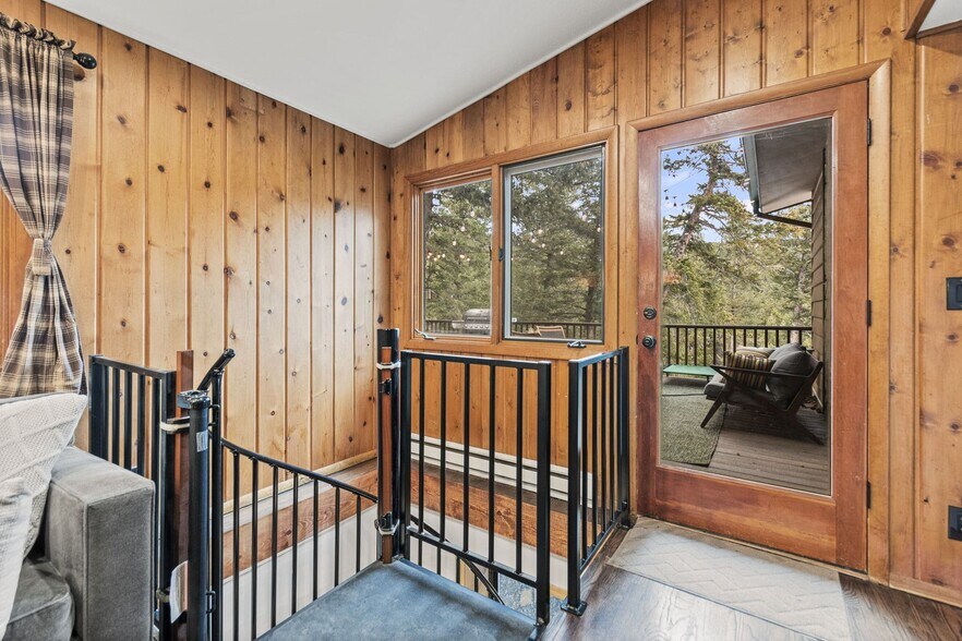 Building Photo - 838 Lakeshore Dr