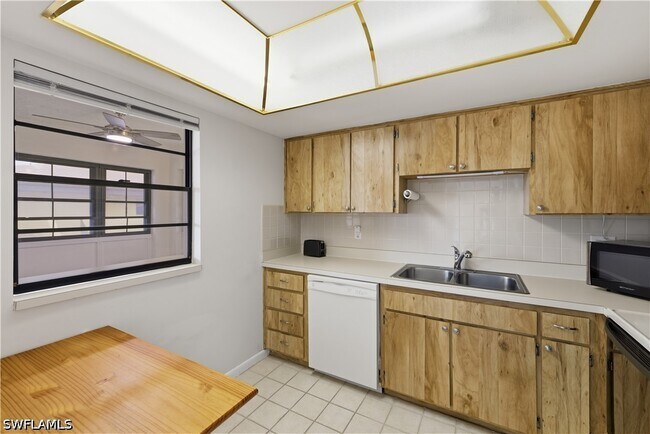 Building Photo - 6136 Whiskey Creek Dr