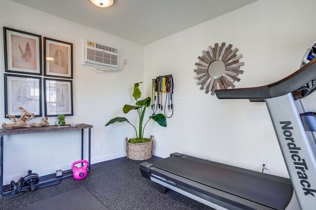 Building Photo - 3BD/2BA Apartment with Laundry In-Unit, Appliances, Tandem Parking & More | 1 MONTH FREE OAC