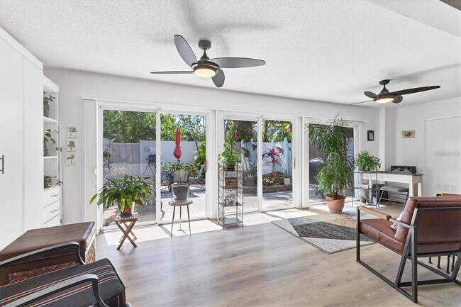 Building Photo - 6304 Pelican Dr