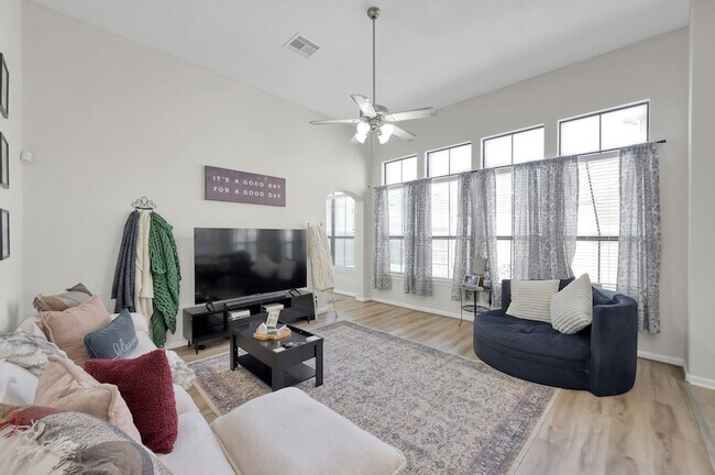 Building Photo - 29705 Meridian Hill Dr