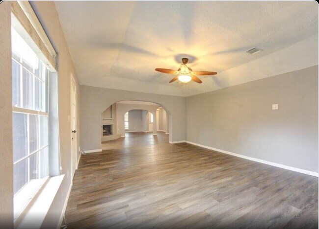 Building Photo - 10727 Sagewillow Ln