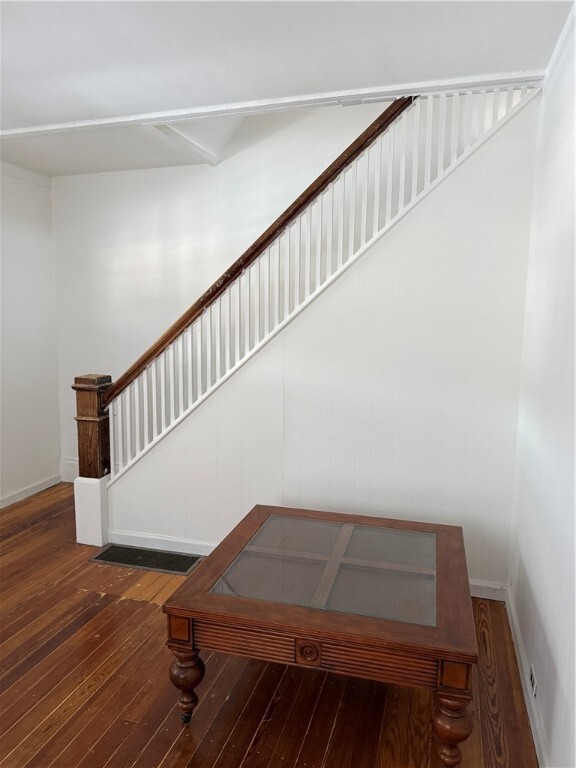 Building Photo - 459 Brainard Pl