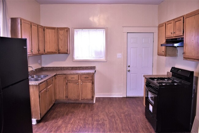 Building Photo - 4835 W Congress Pkwy