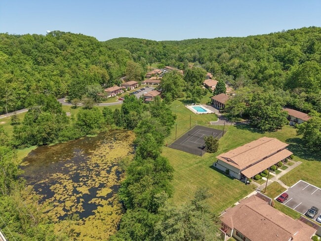 Building Photo - Discover the most affordable home in Belle Forest, located in Nashville's highly coveted 37221 zi...