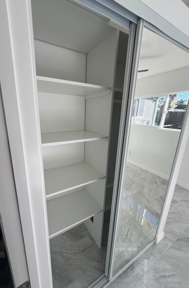 Building Photo - 5149 Arlington Ave