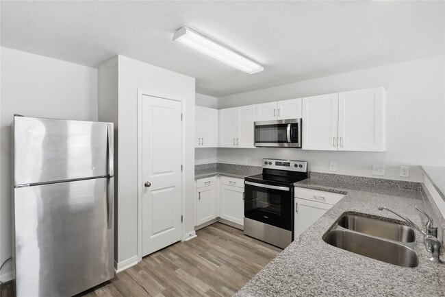 Building Photo - 15626 Del Norte Dr