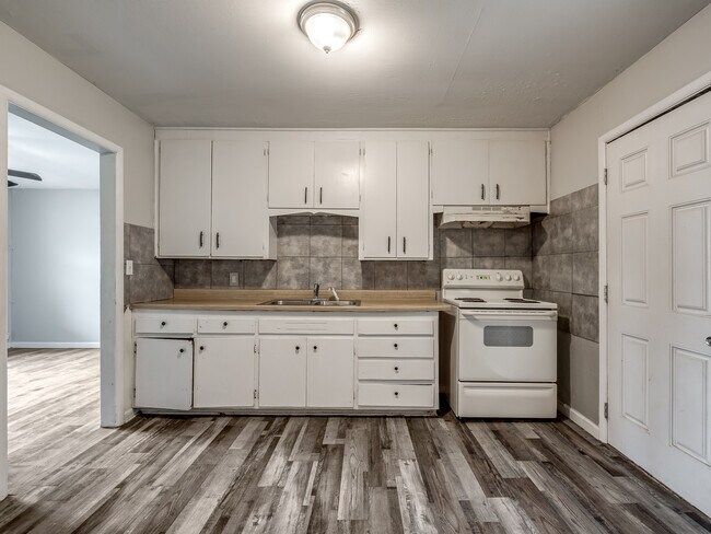 Building Photo - 1314 SE 40th St