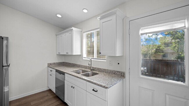 Building Photo - 580 Upton Dr