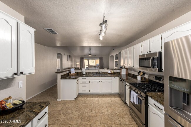 Building Photo - 6424 E Menlo St