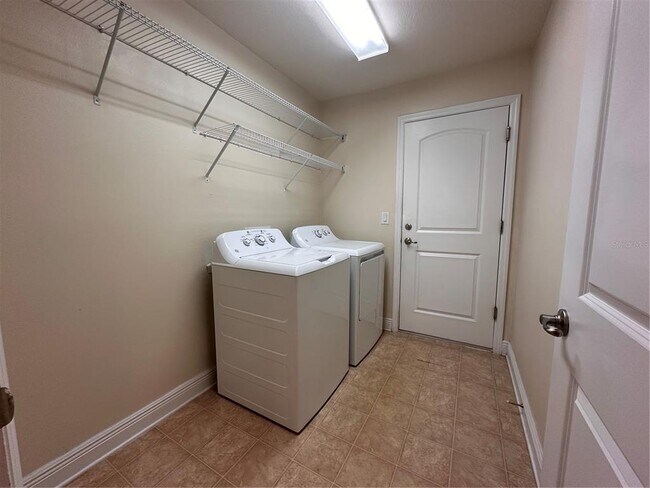 Building Photo - 402 Edith Dr