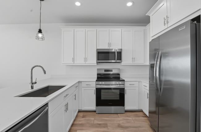 Building Photo - *Like Brand New Luxurious Modern 3 Bedroom 2 Bath Townhome in Warner Meadows!**