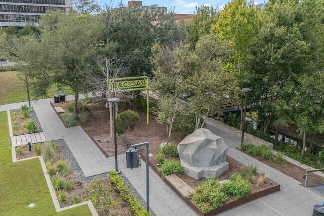 Building Photo - 1315 Anita St