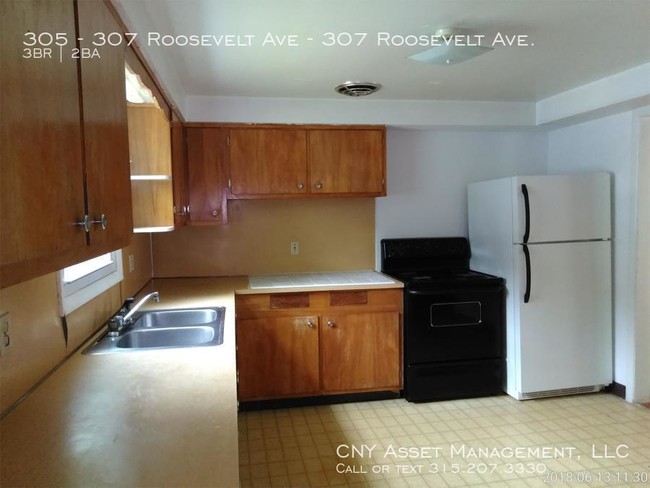 Building Photo - 305 Roosevelt Ave