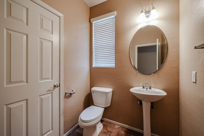 Building Photo - COMING SOON !! Spacious 4 Bed, 2.5 Bath 2 Story Home in Shadow Ridge Community/ Chandler