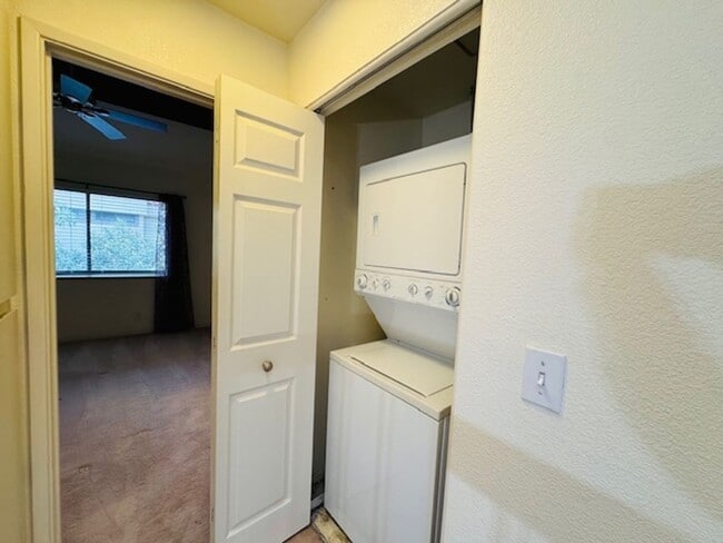 Building Photo - Wonderful 3 bedroom townhome in Main Chance Estates