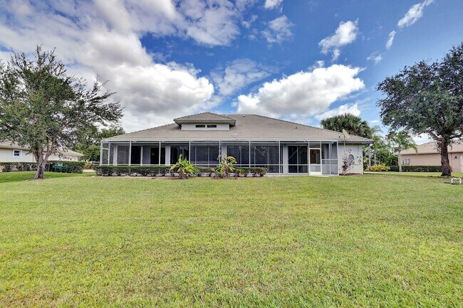 Building Photo - 8028 Plantation Lakes Dr