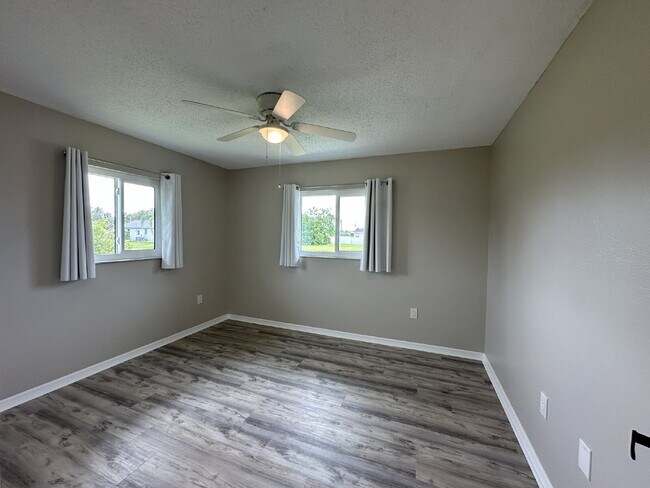 Building Photo - "Charming 3-Bedroom Home in Englewood!"