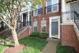 Building Photo - Updated 3/2.5 Townhome w/1 car garage