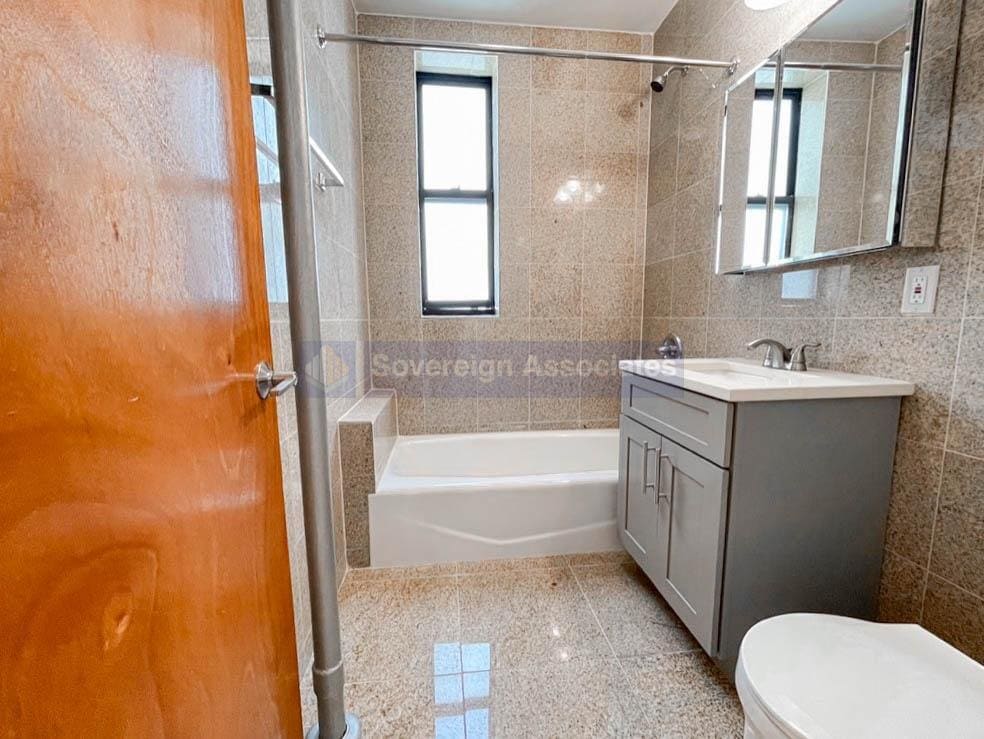 Building Photo - 664 W 163rd St