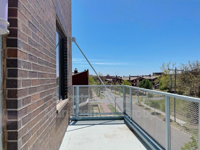 Building Photo - 444 N Central Ave