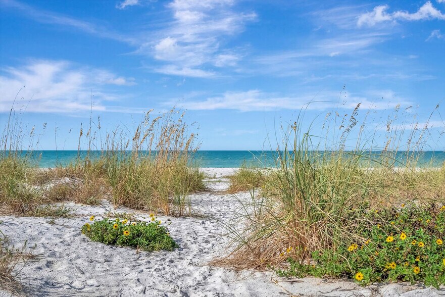 Building Photo - 3002 Pass a Grille Way