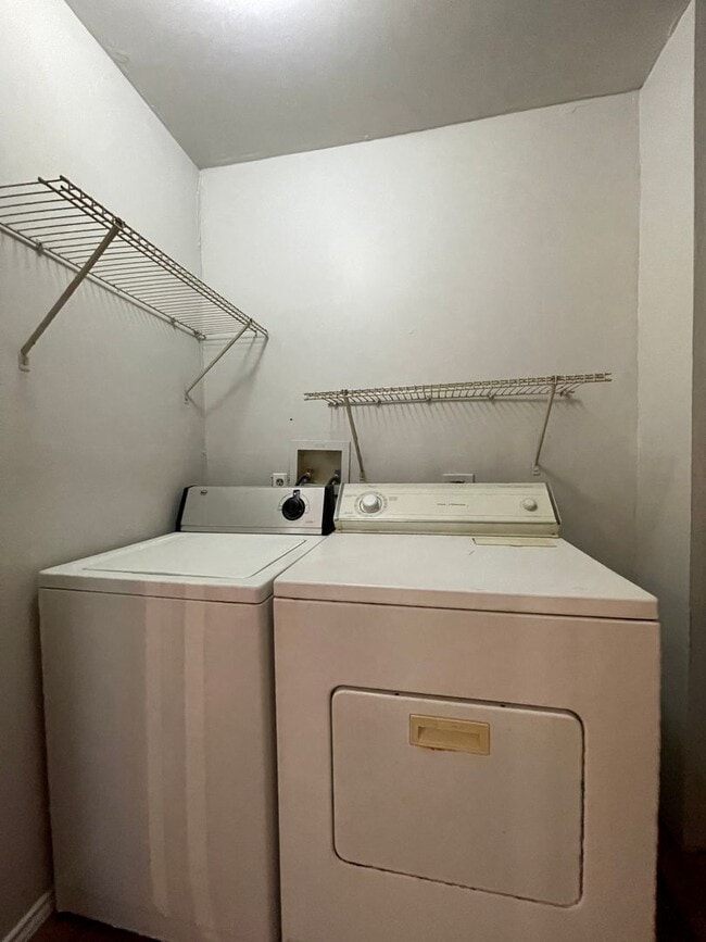 Building Photo - 1013-1015-1015 Advance St