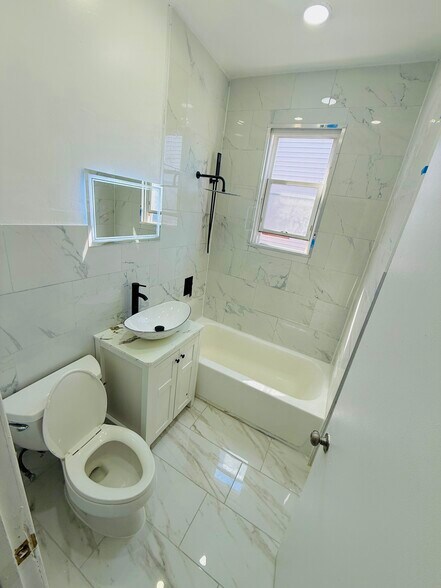 Building Photo - 15 Finlay Pl