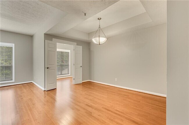 Building Photo - 1250 Parkwood Cir SE