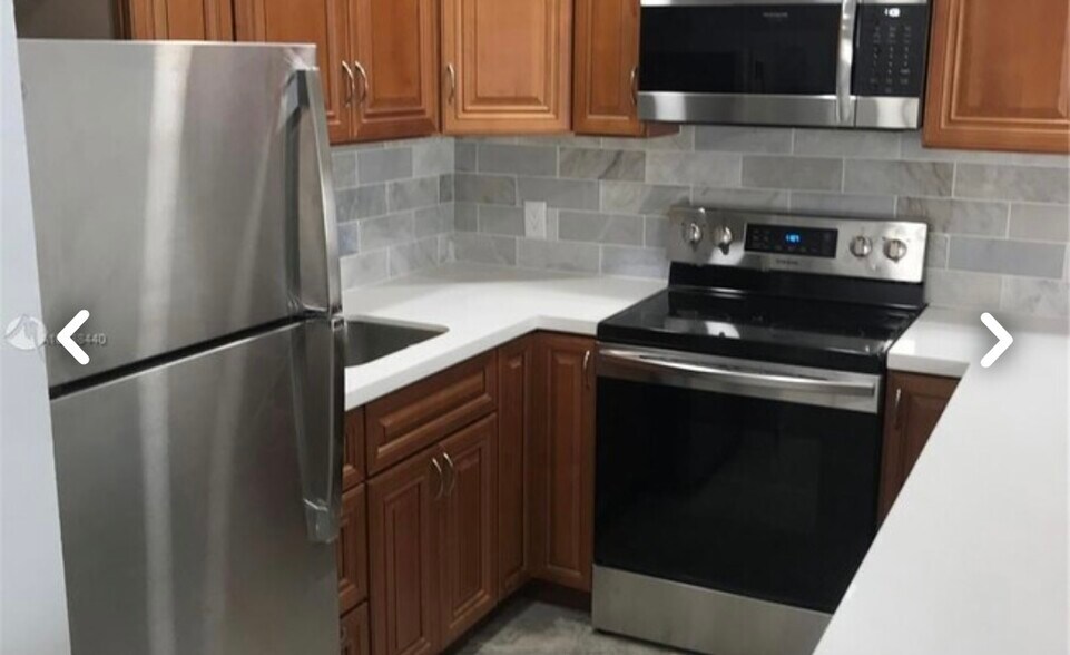 All Newer Kitchen Appliances - 3049 NE 20th Ter