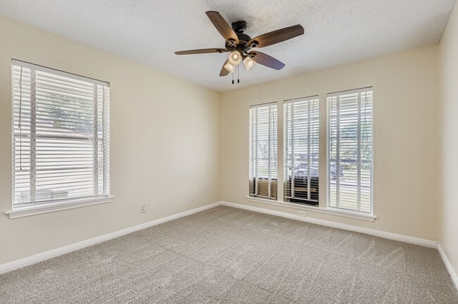 Building Photo - 5313 Basswood Ln