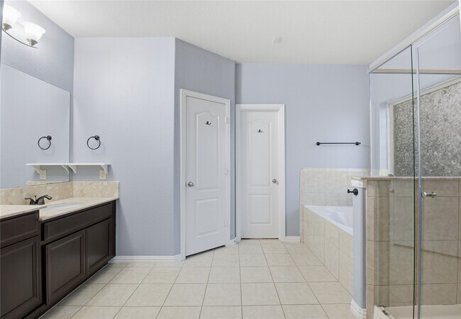 Building Photo - 4802 Taylor Drive