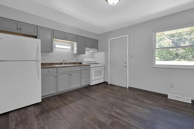 Building Photo - 53 Neil St