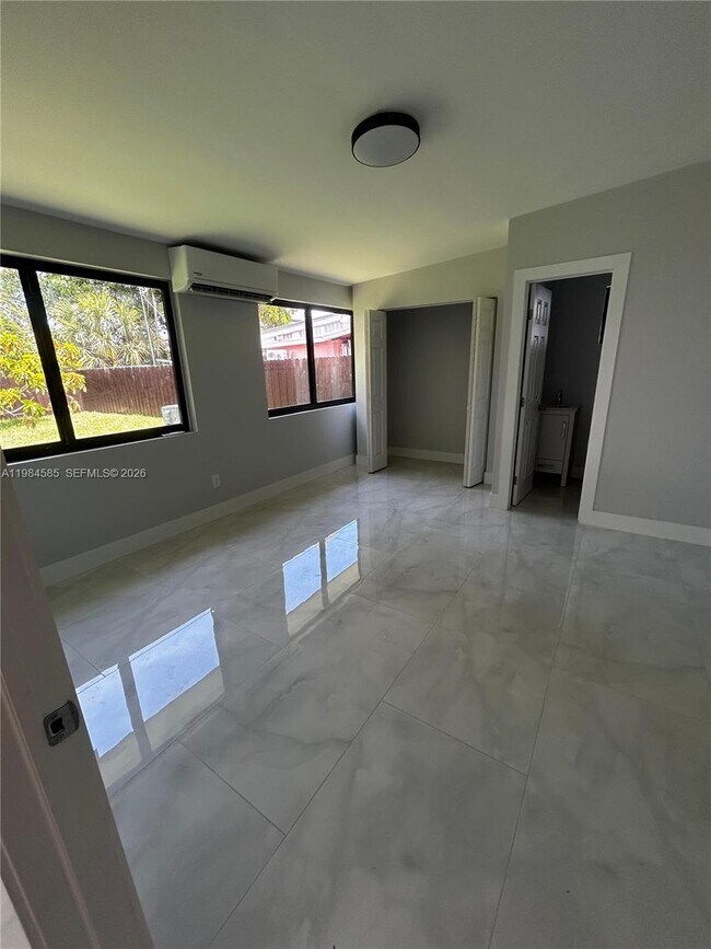 Building Photo - 801 NW 35th Ave