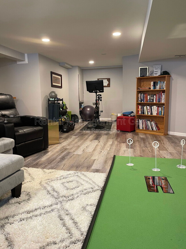 Building Photo - 4119 N Sheridan Ave