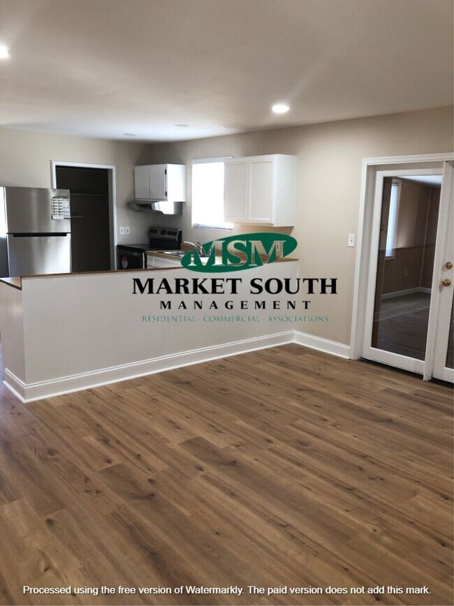 Building Photo - NEWLY RENOVATED SPACIOUS HOME