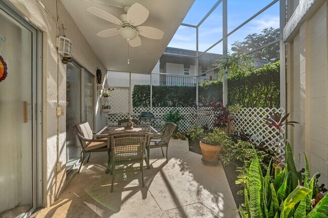 Building Photo - 2 Greenway Village N
