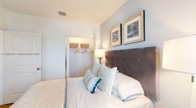 Building Photo - 10241 SW Newberry Ave