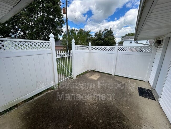 Building Photo - 7281 Klyemore Dr