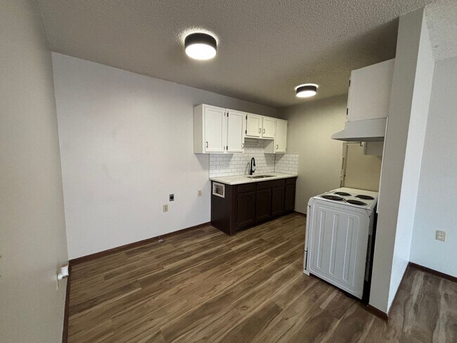 Building Photo - 2619 W 15th St N