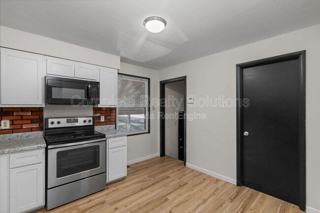 Building Photo - 9834 Portage Dr